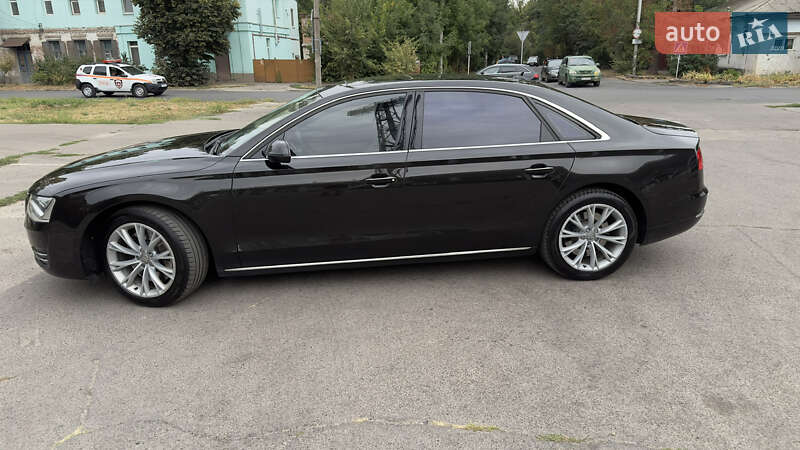 Седан Audi A8 2012 в Полтаві