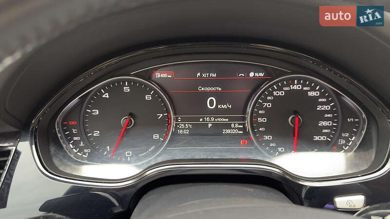 Седан Audi A8 2012 в Полтаві