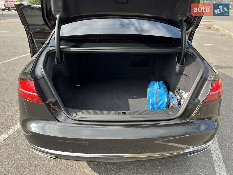 Седан Audi A8 2017 в Киеве