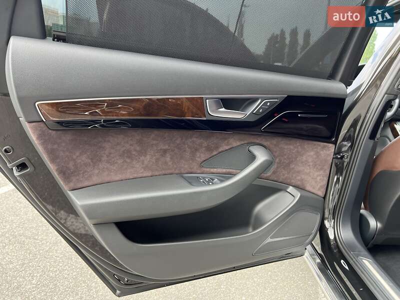 Седан Audi A8 2017 в Киеве