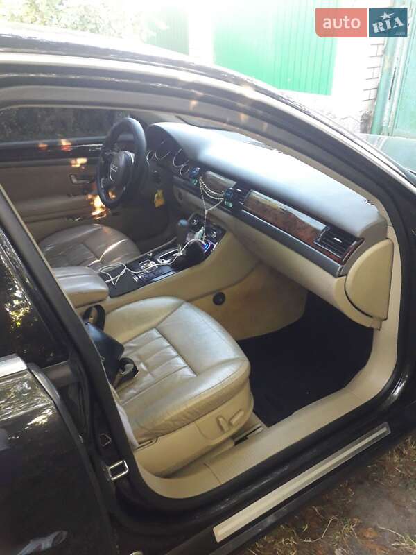 Седан Audi A8 2005 в Хмельнике