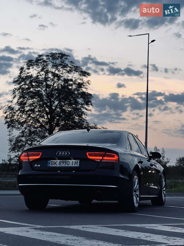 Седан Audi A8 2013 в Ровном