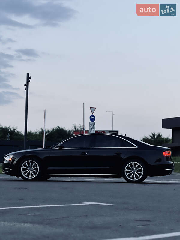 Седан Audi A8 2013 в Ровном