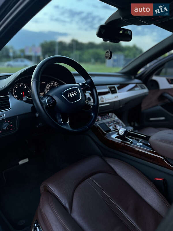 Седан Audi A8 2013 в Ровном