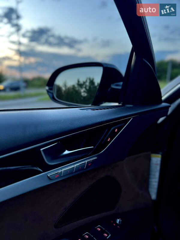 Седан Audi A8 2013 в Ровном