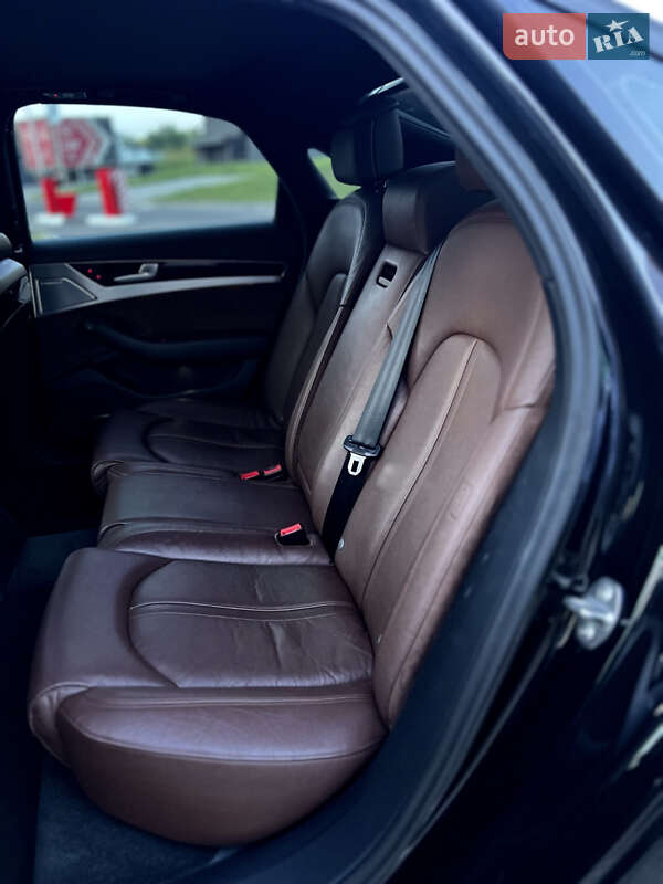 Седан Audi A8 2013 в Ровном