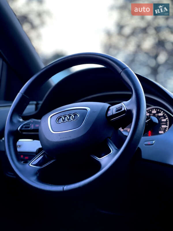 Седан Audi A8 2013 в Ровном