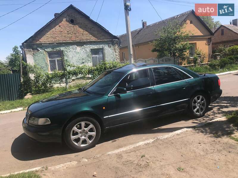 Седан Audi A8 1996 в Здолбунове