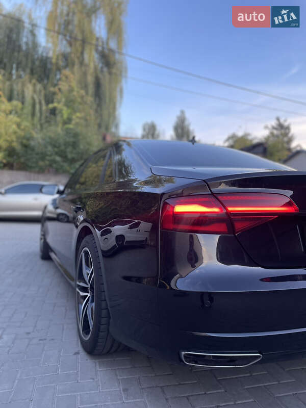 Седан Audi A8 2016 в Черкасах