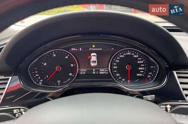 Седан Audi A8 2017 в 