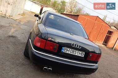 Седан Audi A8 2000 в 