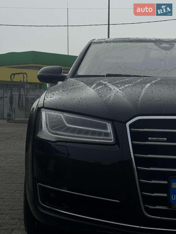 Седан Audi A8 2014 в Львове