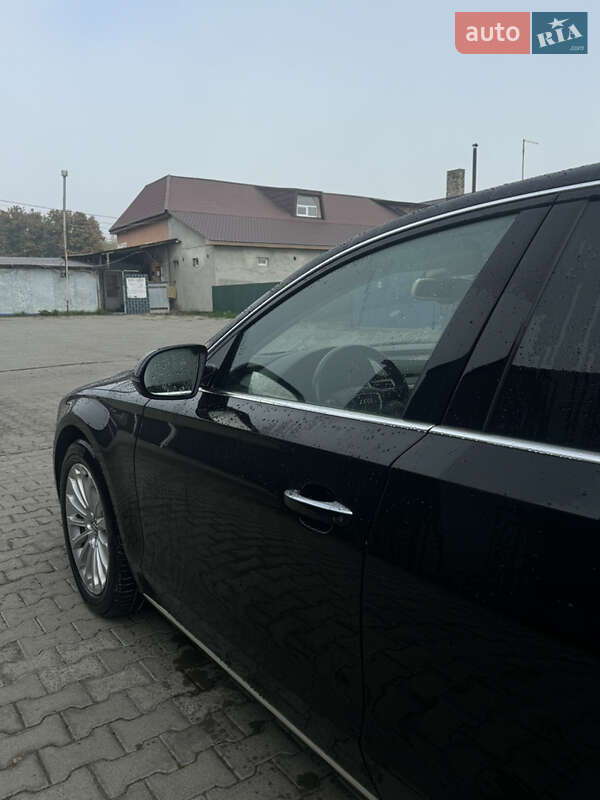 Седан Audi A8 2014 в Львове