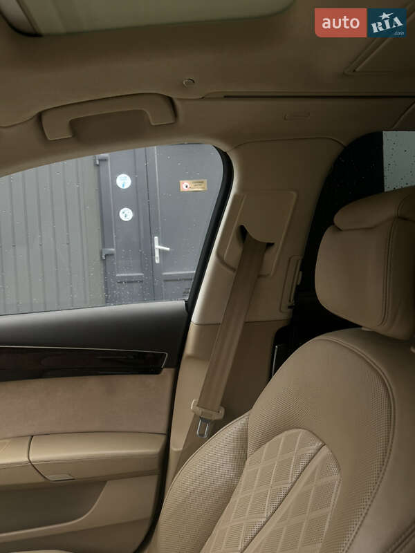 Седан Audi A8 2014 в Львове