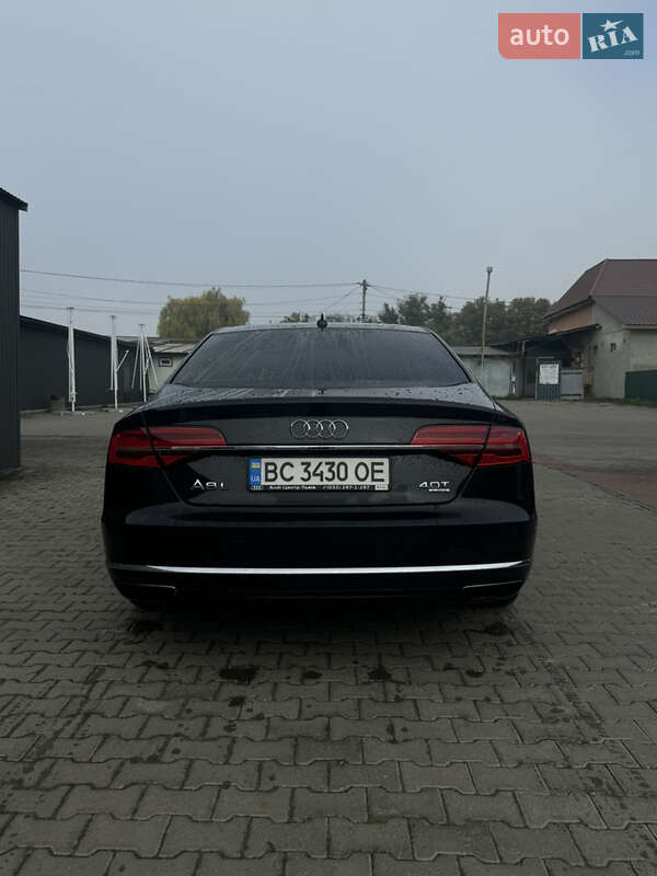 Седан Audi A8 2014 в Львове
