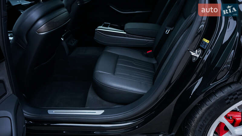 Седан Audi A8 2019 в Киеве