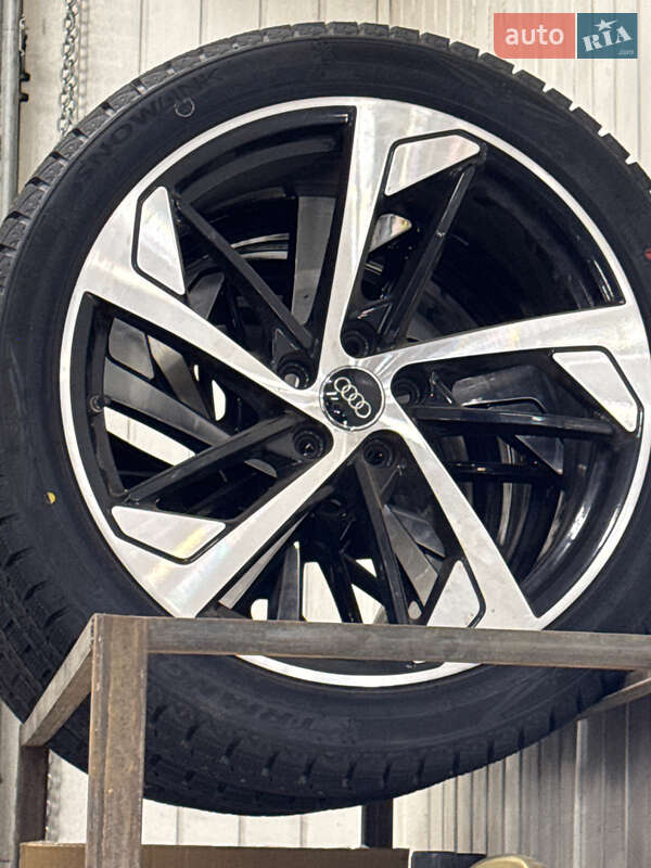 Седан Audi A8 2019 в Киеве