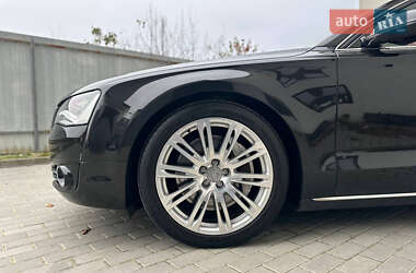 Седан Audi A8 2013 в Кременці