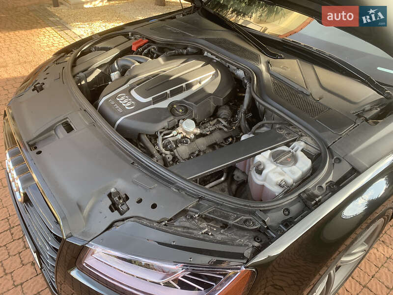 Седан Audi A8 2017 в Львові