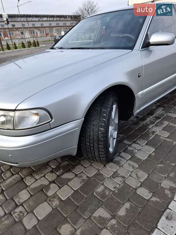 Седан Audi A8 1995 в Жовкве