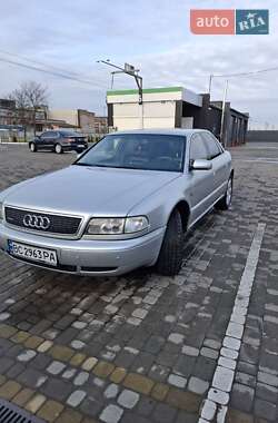 Седан Audi A8 1995 в Жовкві