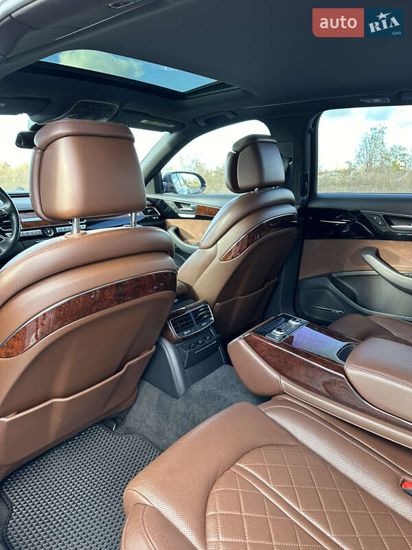 Седан Audi A8 2012 в Киеве