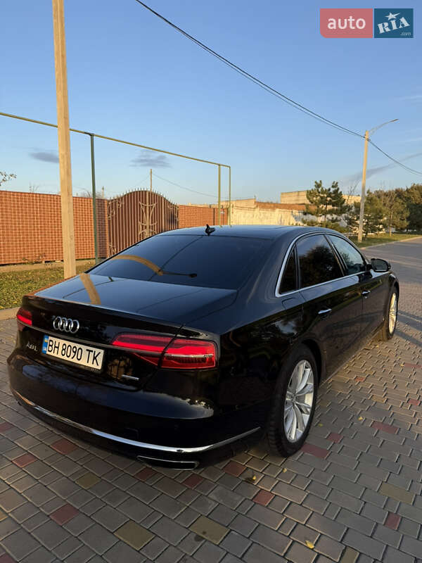 Седан Audi A8 2015 в Измаиле