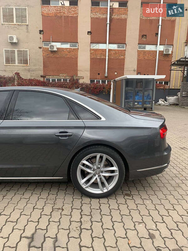 Седан Audi A8 2014 в Калуше