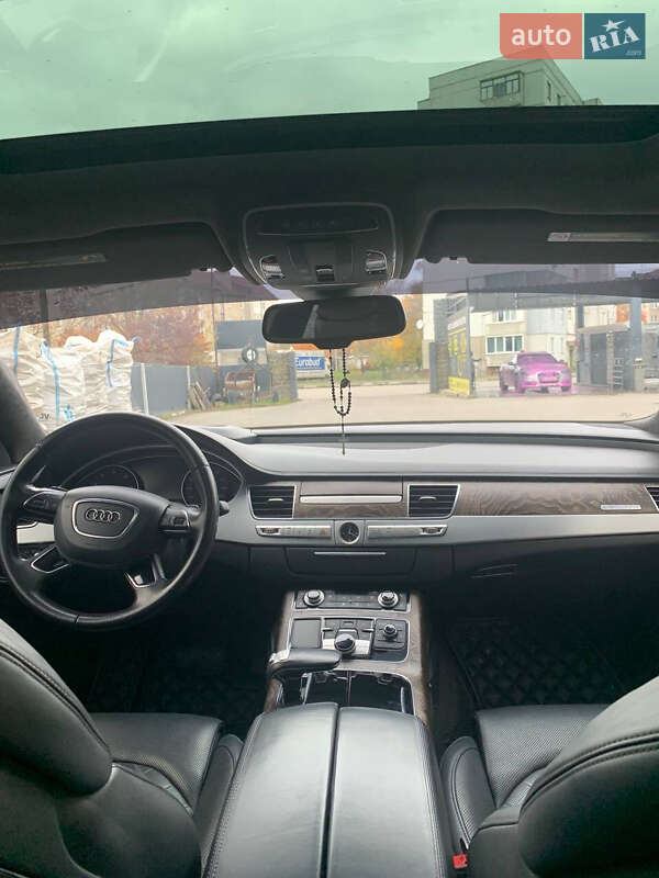 Седан Audi A8 2014 в Калуше