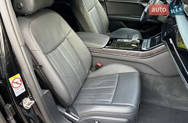 Седан Audi A8 2023 в Трускавці