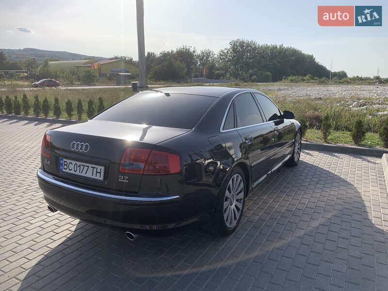 Седан Audi A8 2003 в Золочеве