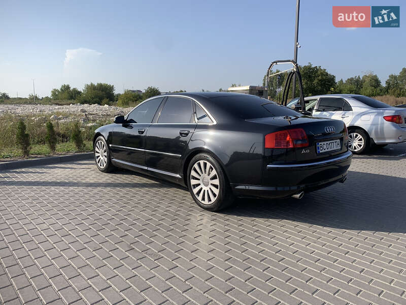 Седан Audi A8 2003 в Золочеве