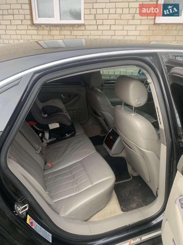 Седан Audi A8 2003 в Золочеве