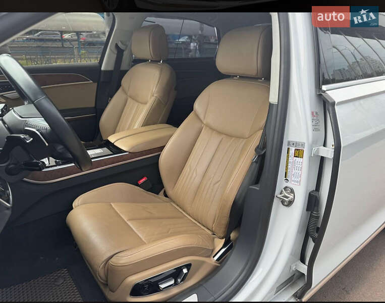 Седан Audi A8 2018 в Киеве
