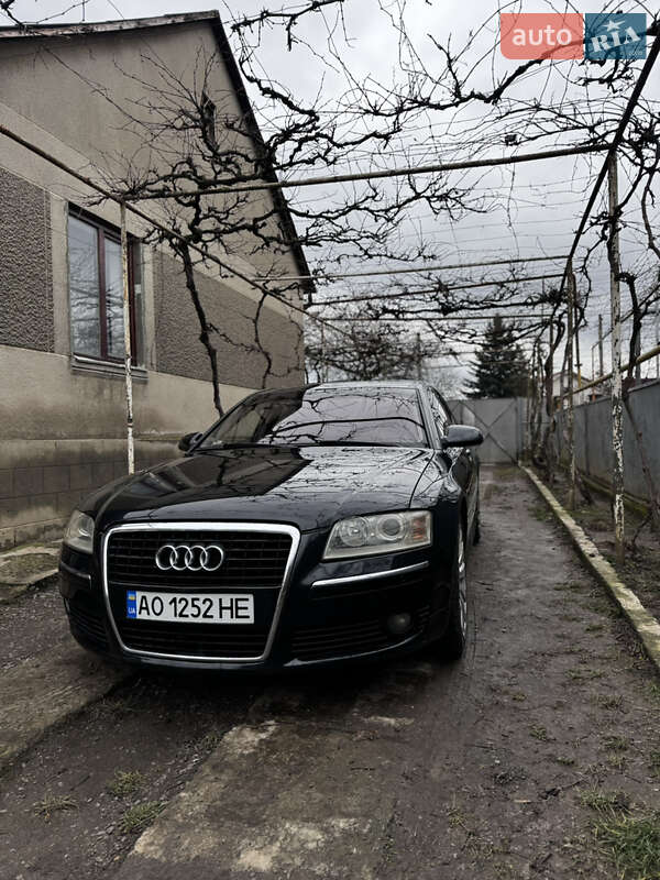 Седан Audi A8 2005 в Ужгороде