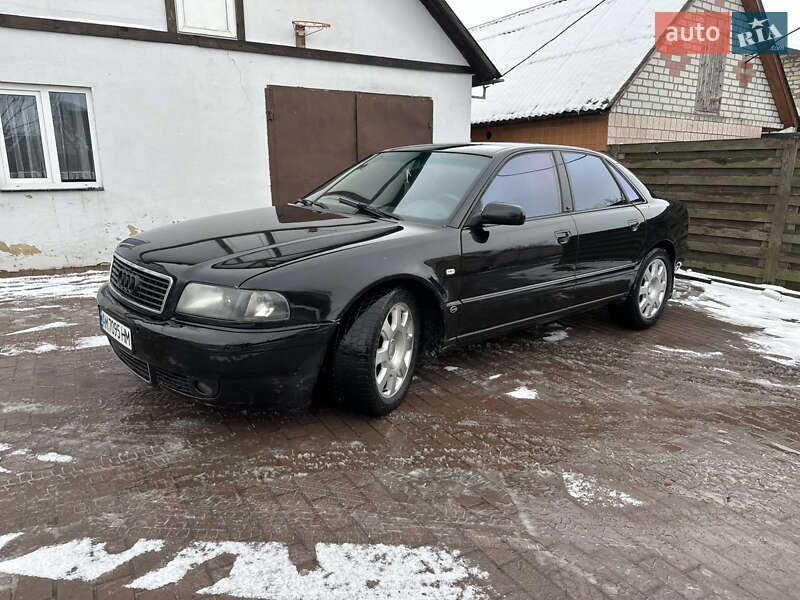 Седан Audi A8 1996 в Звягелі