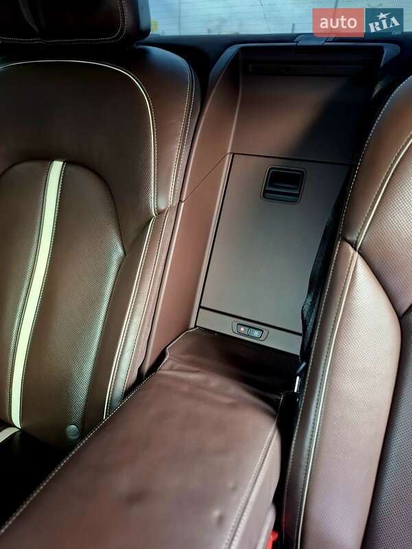 Седан Audi A8 2011 в Києві