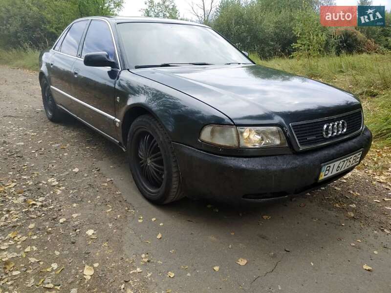 Седан Audi A8 1995 в Іванкові