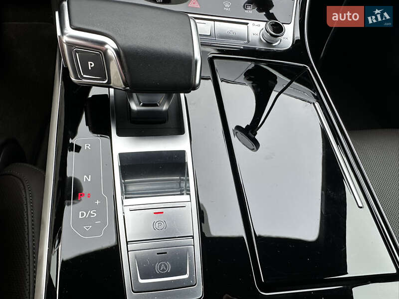 Седан Audi A8 2021 в Киеве