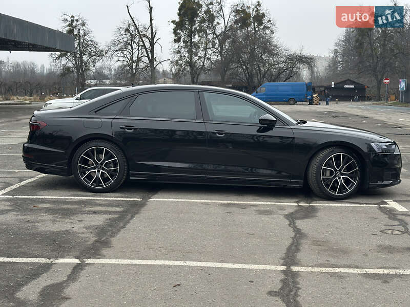 Седан Audi A8 2021 в Киеве
