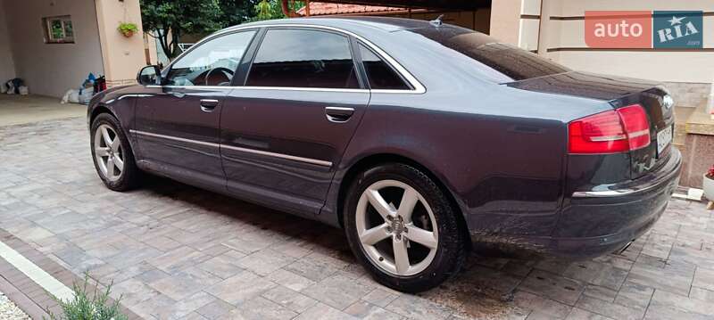 Седан Audi A8 2009 в Виноградові