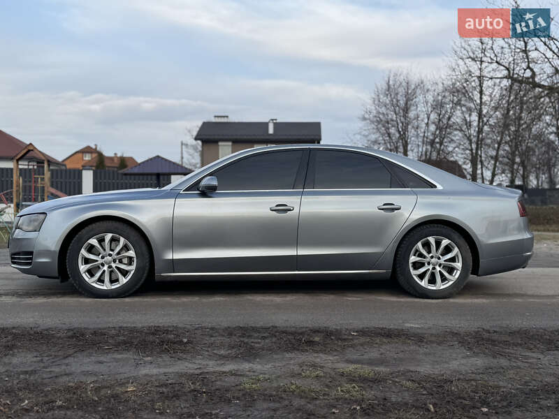 Седан Audi A8 2012 в Полтаві