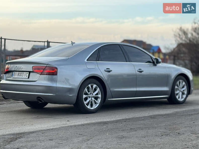 Седан Audi A8 2012 в Полтаві