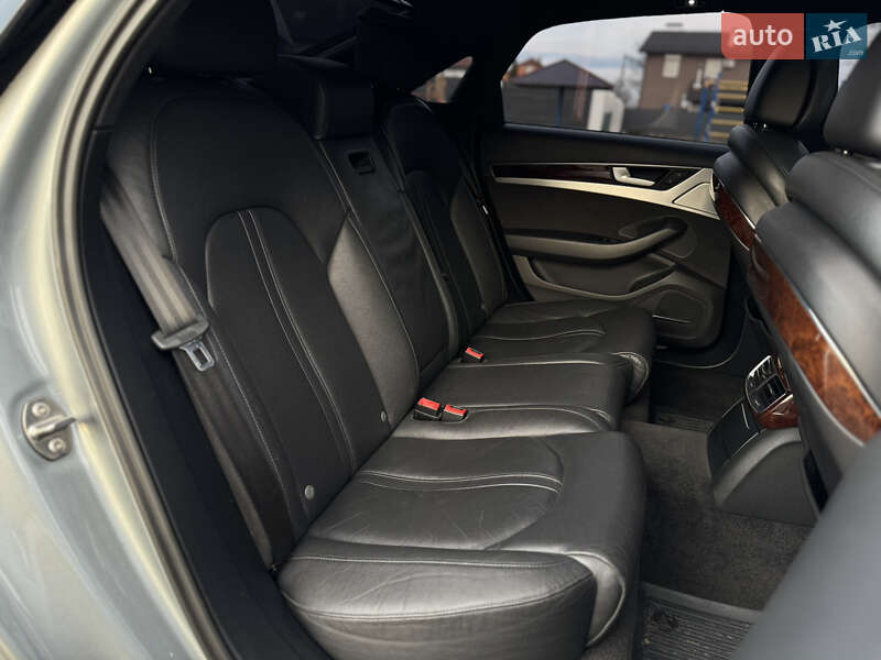 Седан Audi A8 2012 в Полтаві