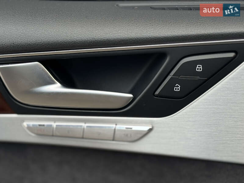 Седан Audi A8 2012 в Полтаві