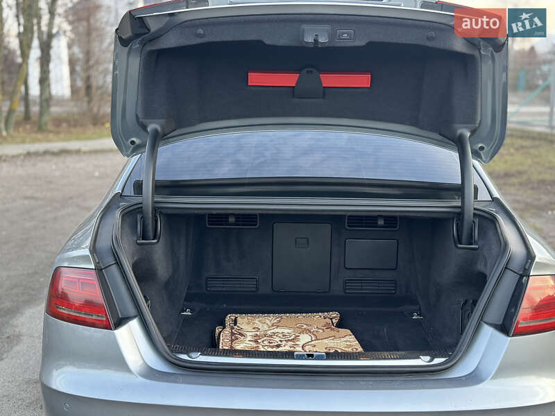 Седан Audi A8 2012 в Полтаві