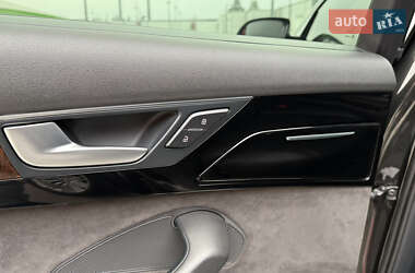 Седан Audi A8 2017 в 