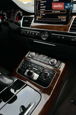 Седан Audi A8 2011 в 