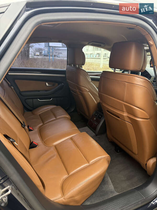 Седан Audi A8 2008 в Снятині