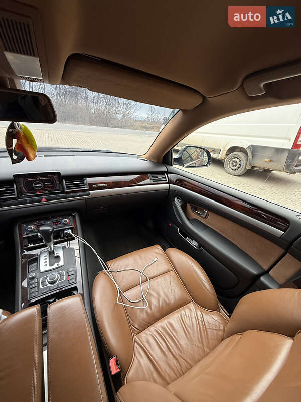 Седан Audi A8 2008 в Снятині